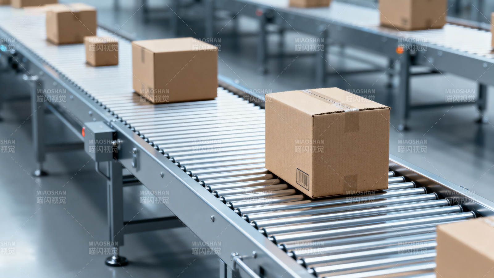 传送带上的纸箱流水线图片