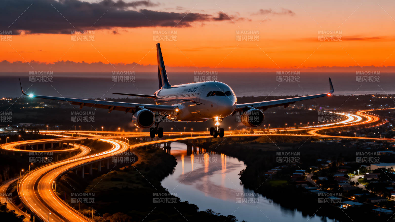 夕阳下飞机掠过高架桥图片