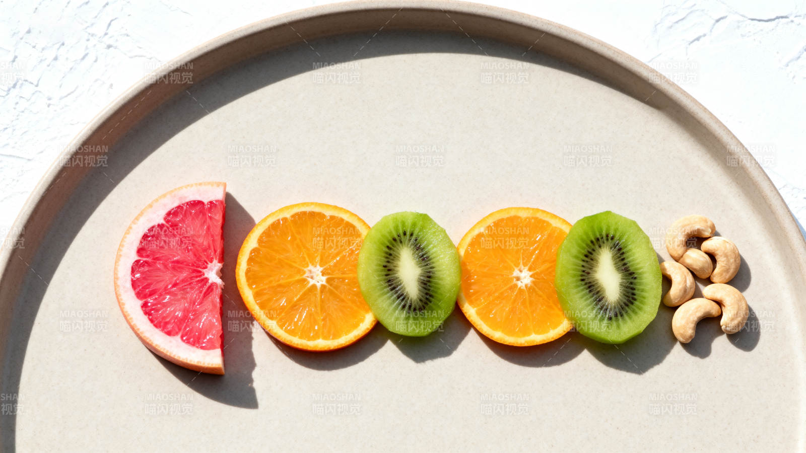 鲜果坚果拼盘 健康美味图片