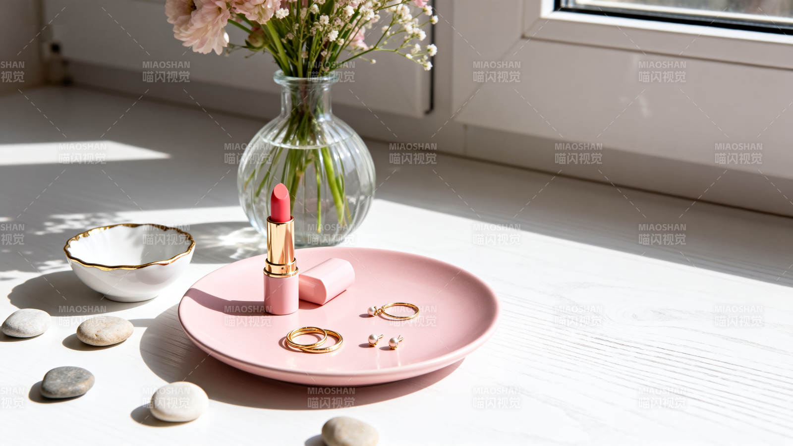 窗台静物 花与美妆小景图片