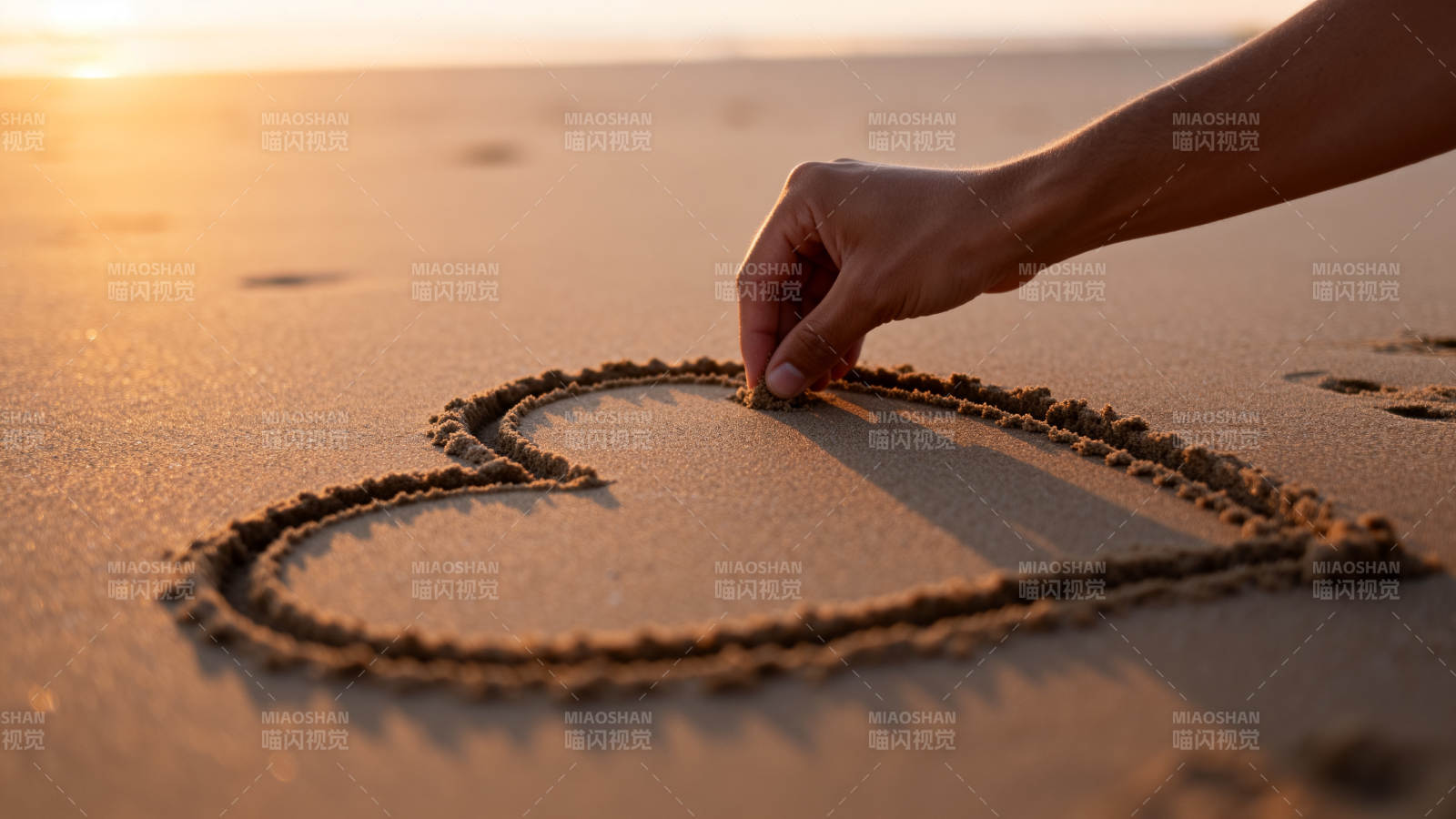 沙滩画心 夕阳温柔图片