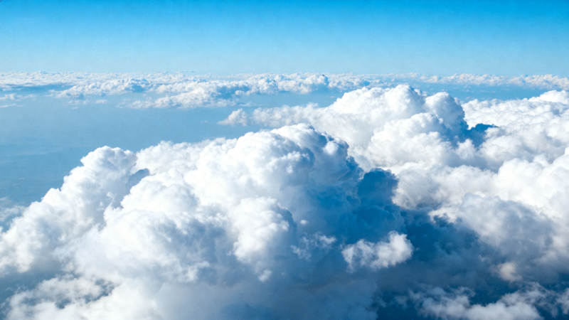 云海之上 蓝天无垠图片