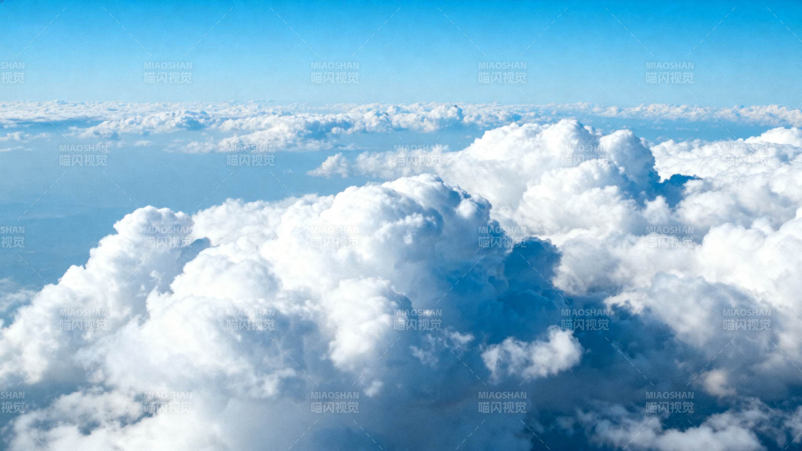 云海之上 蓝天无垠图片