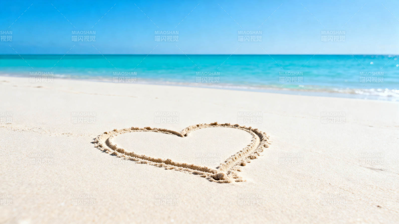 沙滩心形 碧海蓝天情图片