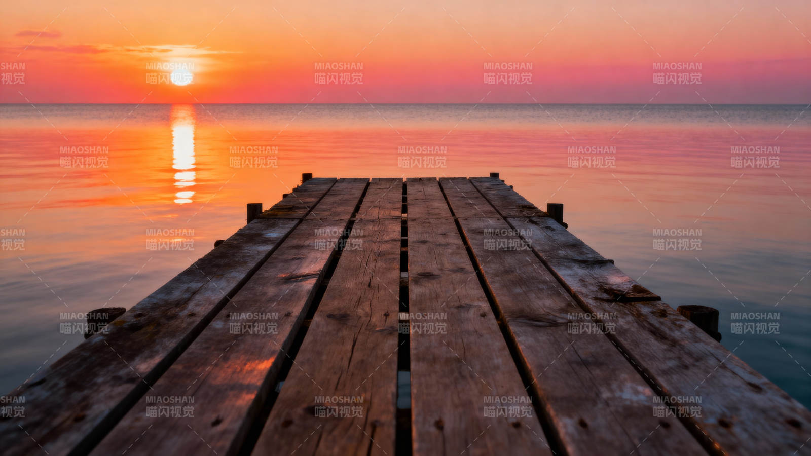 夕阳码头 静美如画图片