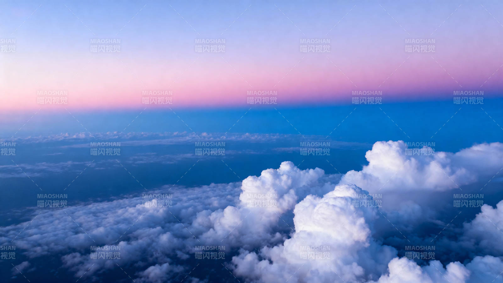 云海之上 霞光染天幕图片