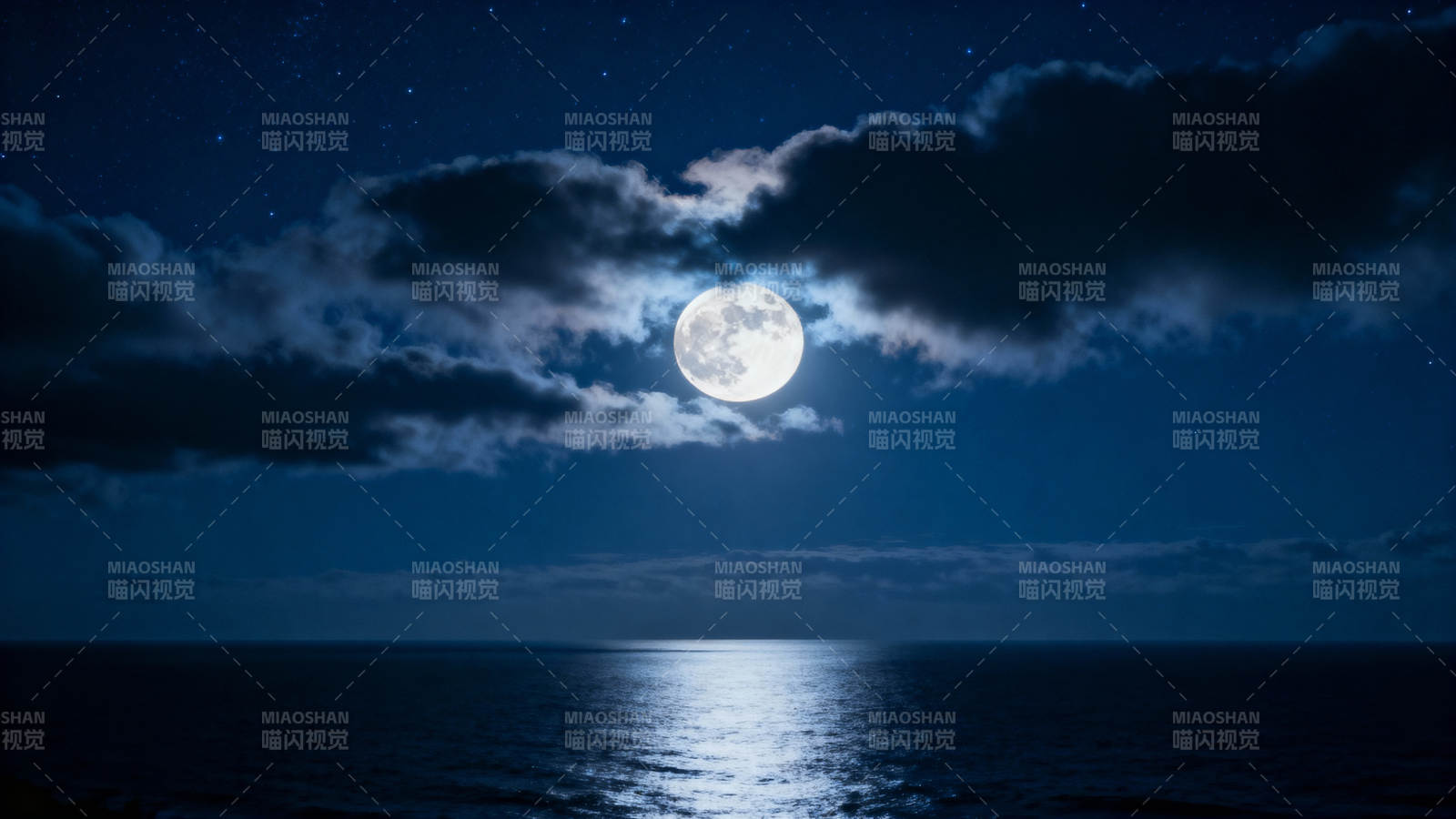 月照海面 云影婆娑夜未央图片