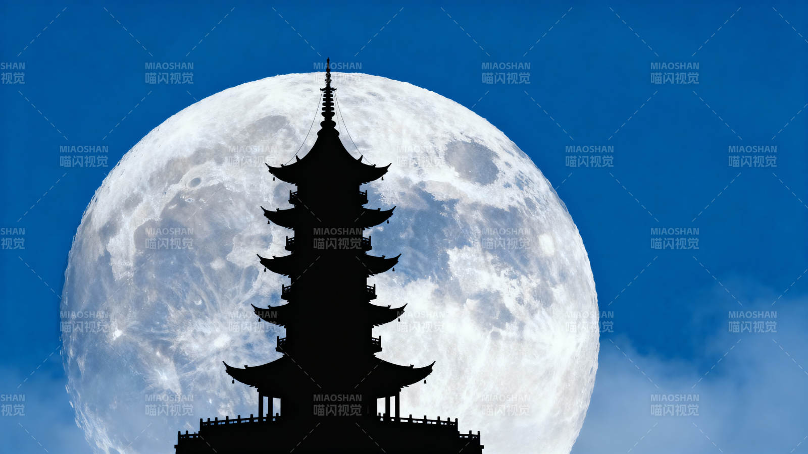 月映古塔 静谧东方夜图片