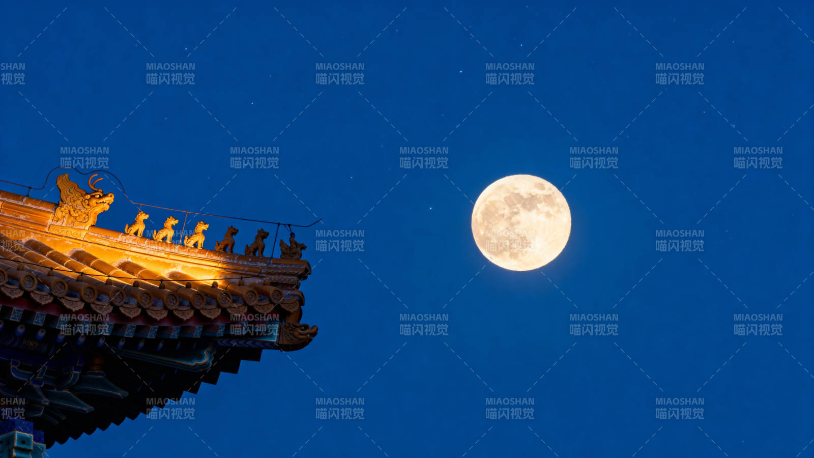 古建檐角映明月图片