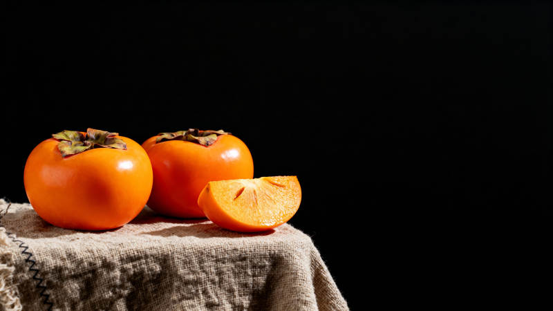 黑底橙柿 静物之美图片