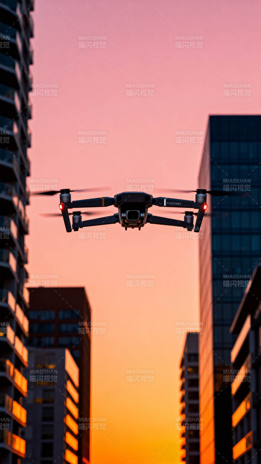 无人机暮色城市航拍图片