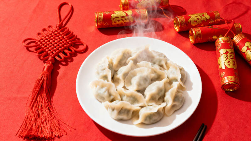 春节饺子配鞭炮中国结图片