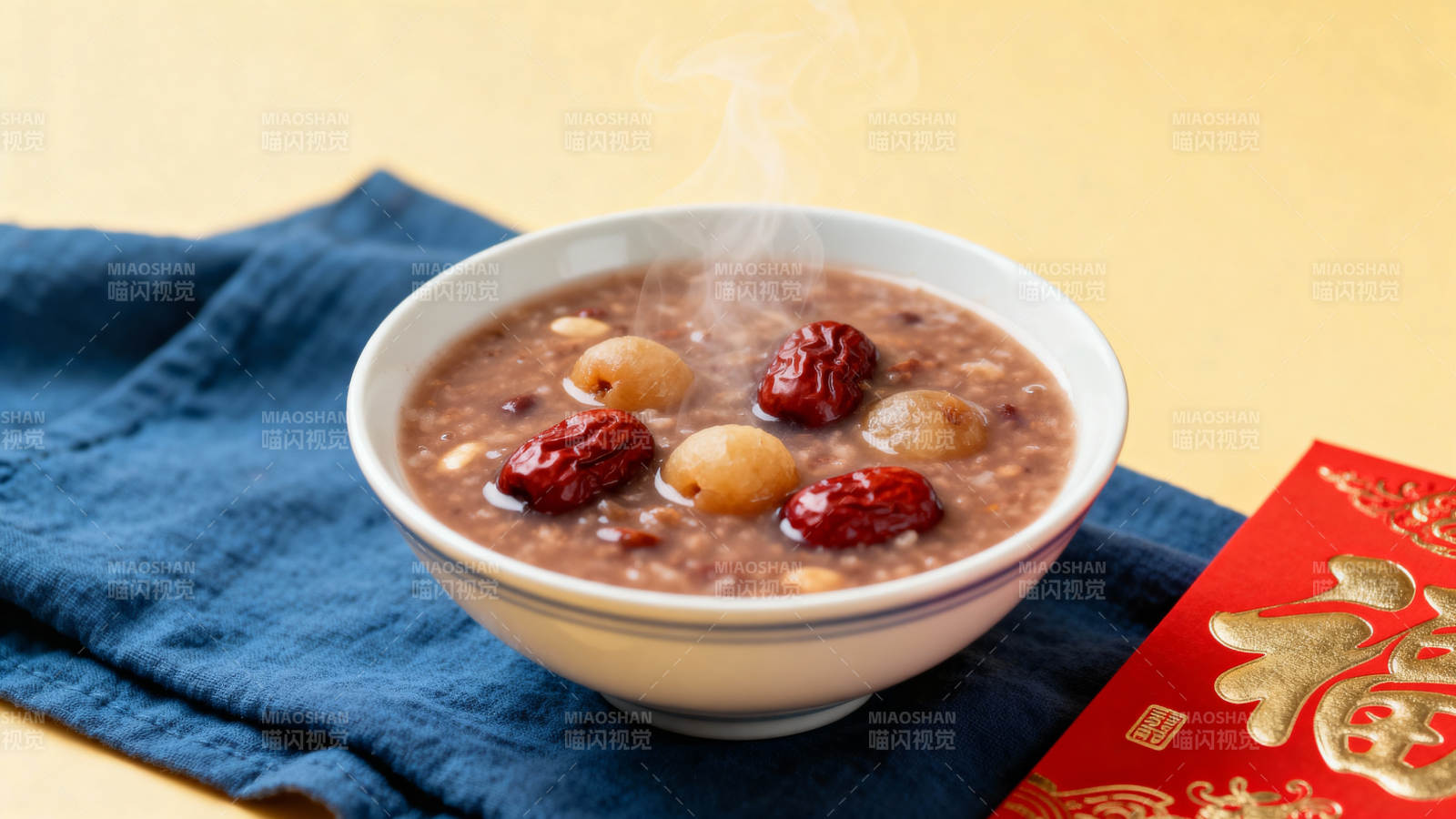 热粥配红枣 年味暖人心图片