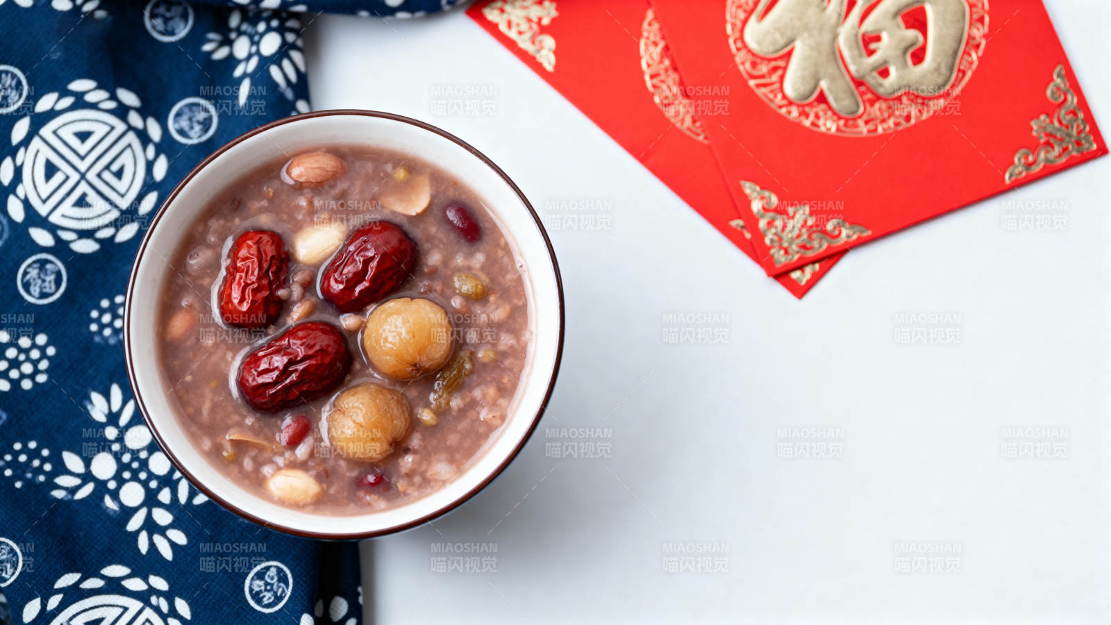 腊八粥配红包 年味浓图片