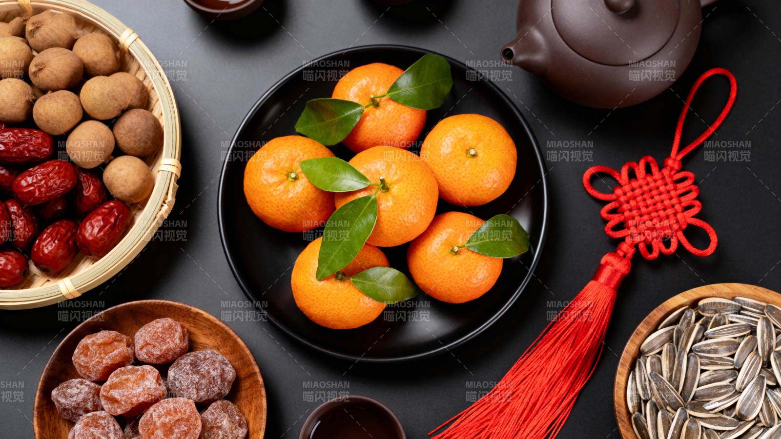 春节年货 橘子红枣瓜子茶图片