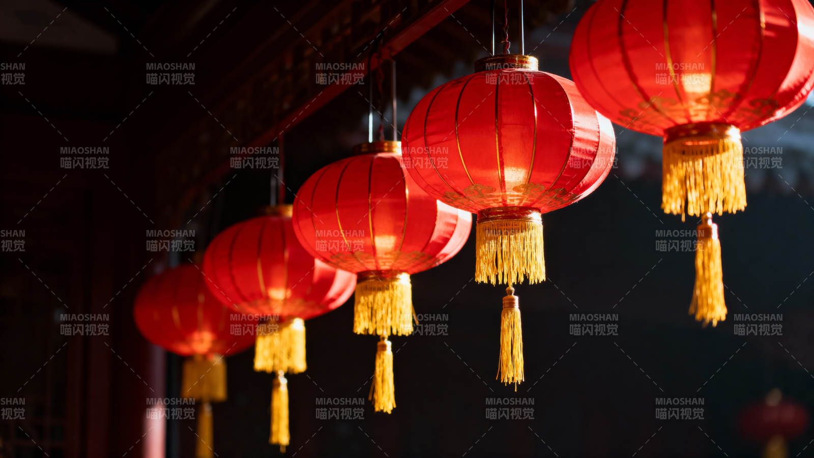 红灯笼高挂 喜庆迎新春图片