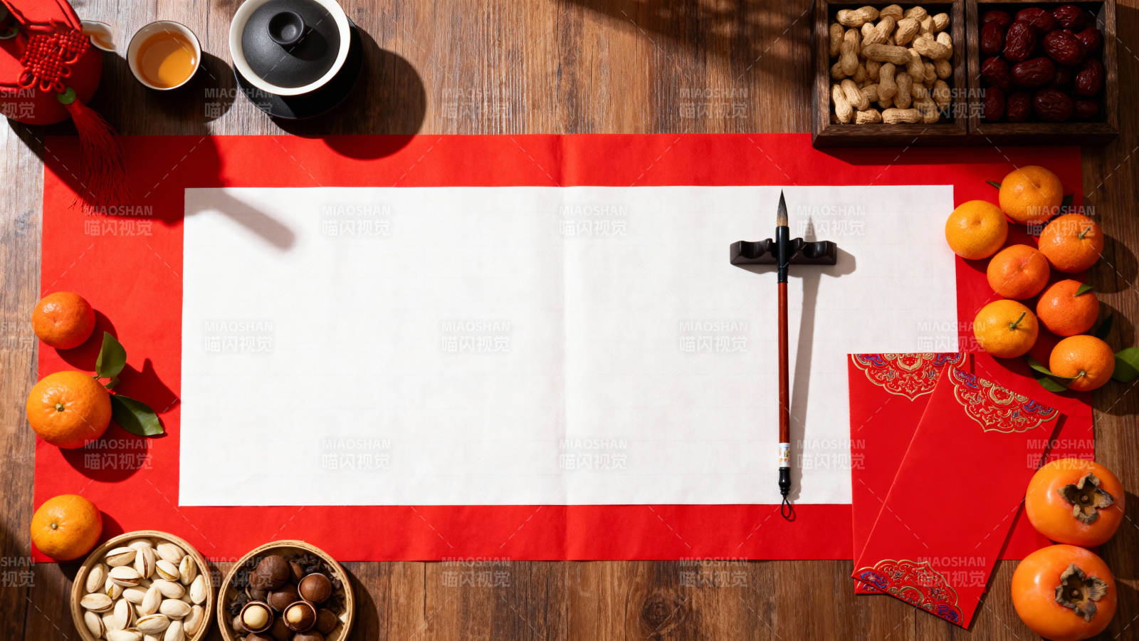 春节写春联 喜庆迎新年图片