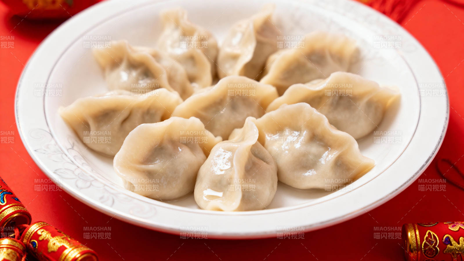 红盘饺子迎新春图片
