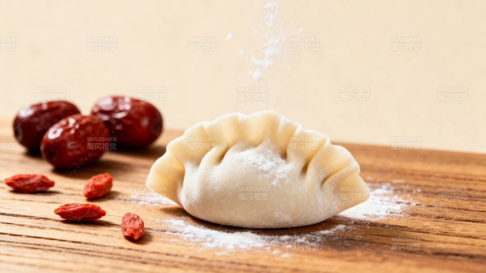 饺子配红枣枸杞 养生美味图片