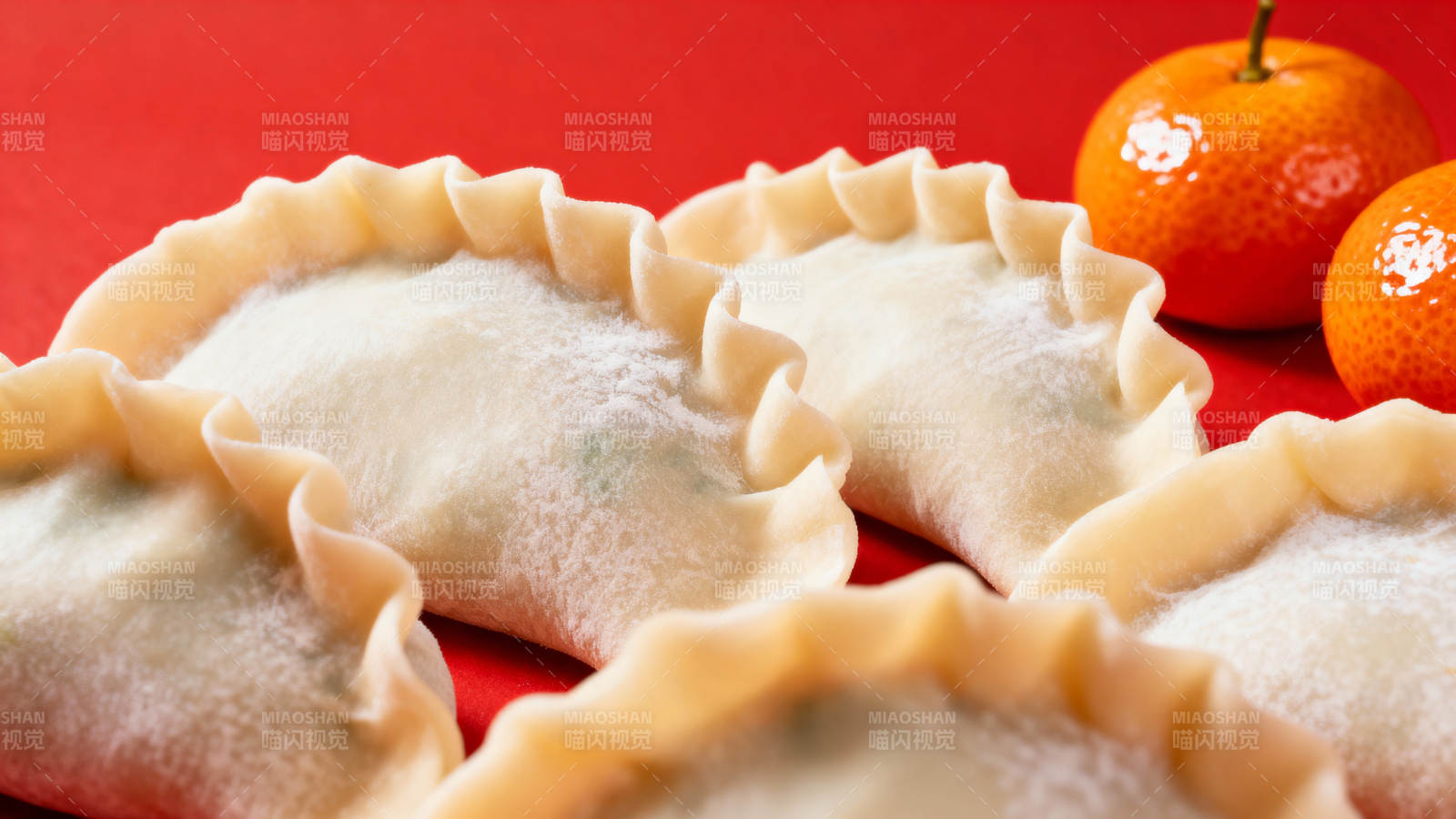 饺子配橘子 年味十足图片