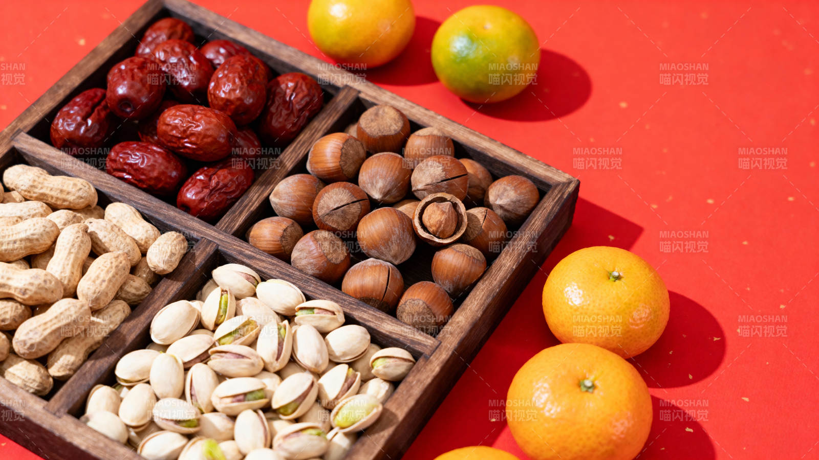 坚果红枣柑橘喜庆礼盒图片