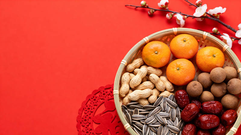 新春果盘 橘枣花生瓜子团圆图片