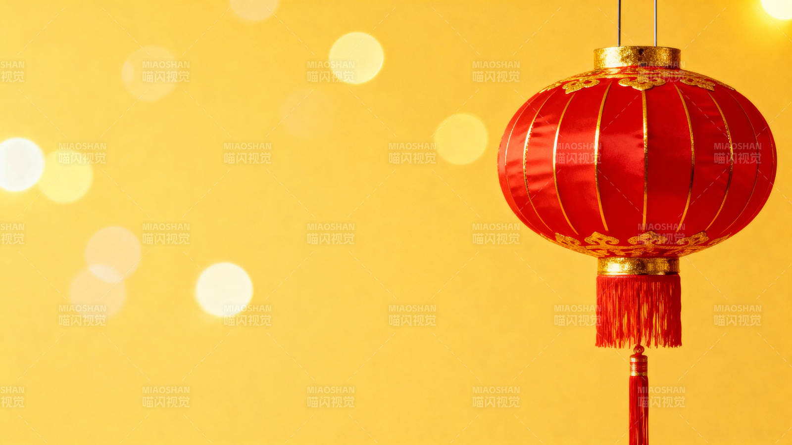 红灯笼映金辉 年味浓图片