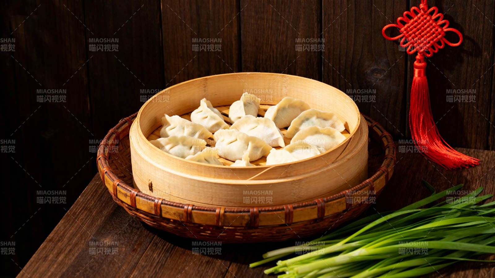 蒸饺配葱 年味十足图片