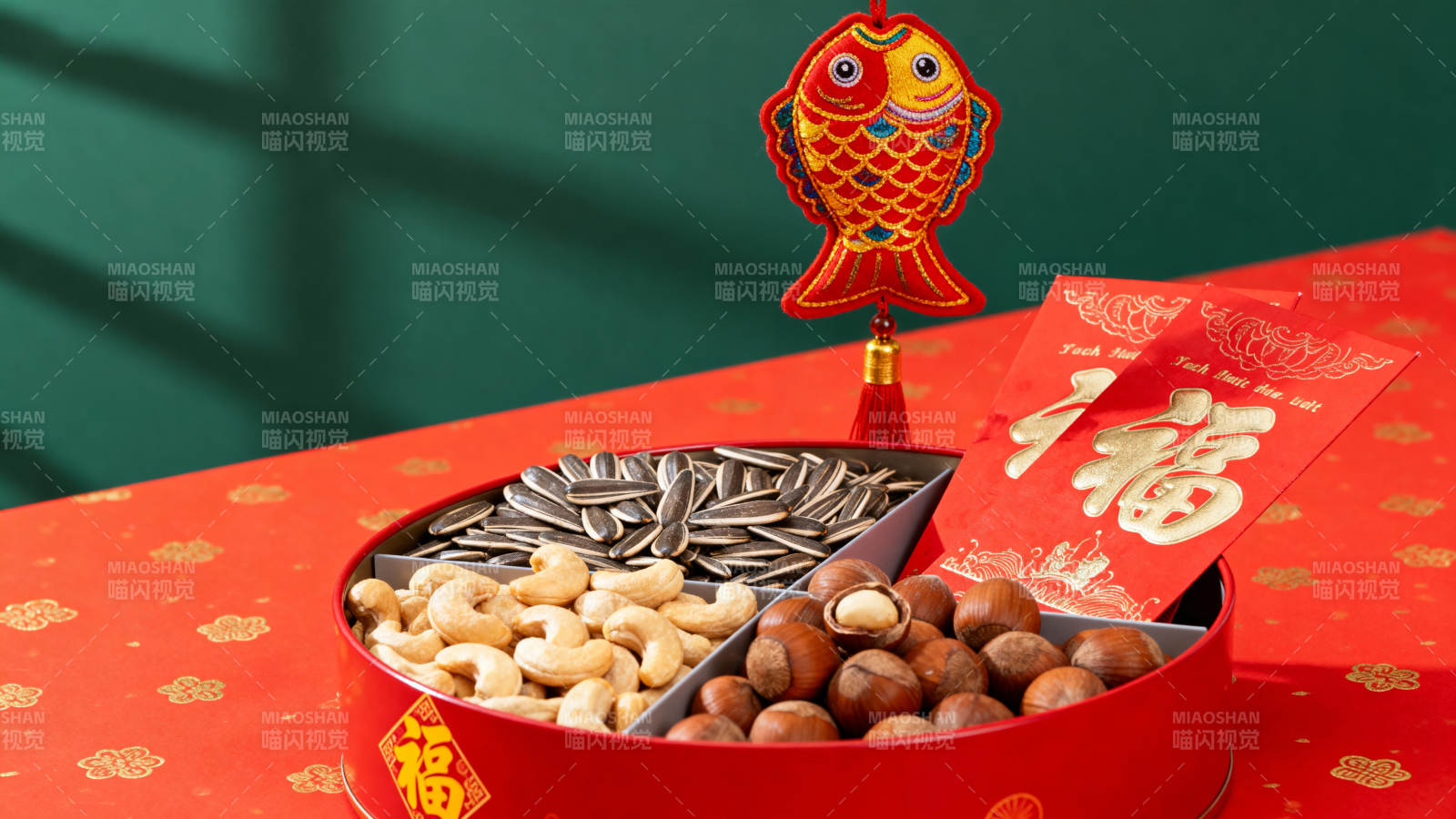 新春坚果礼盒迎福年图片