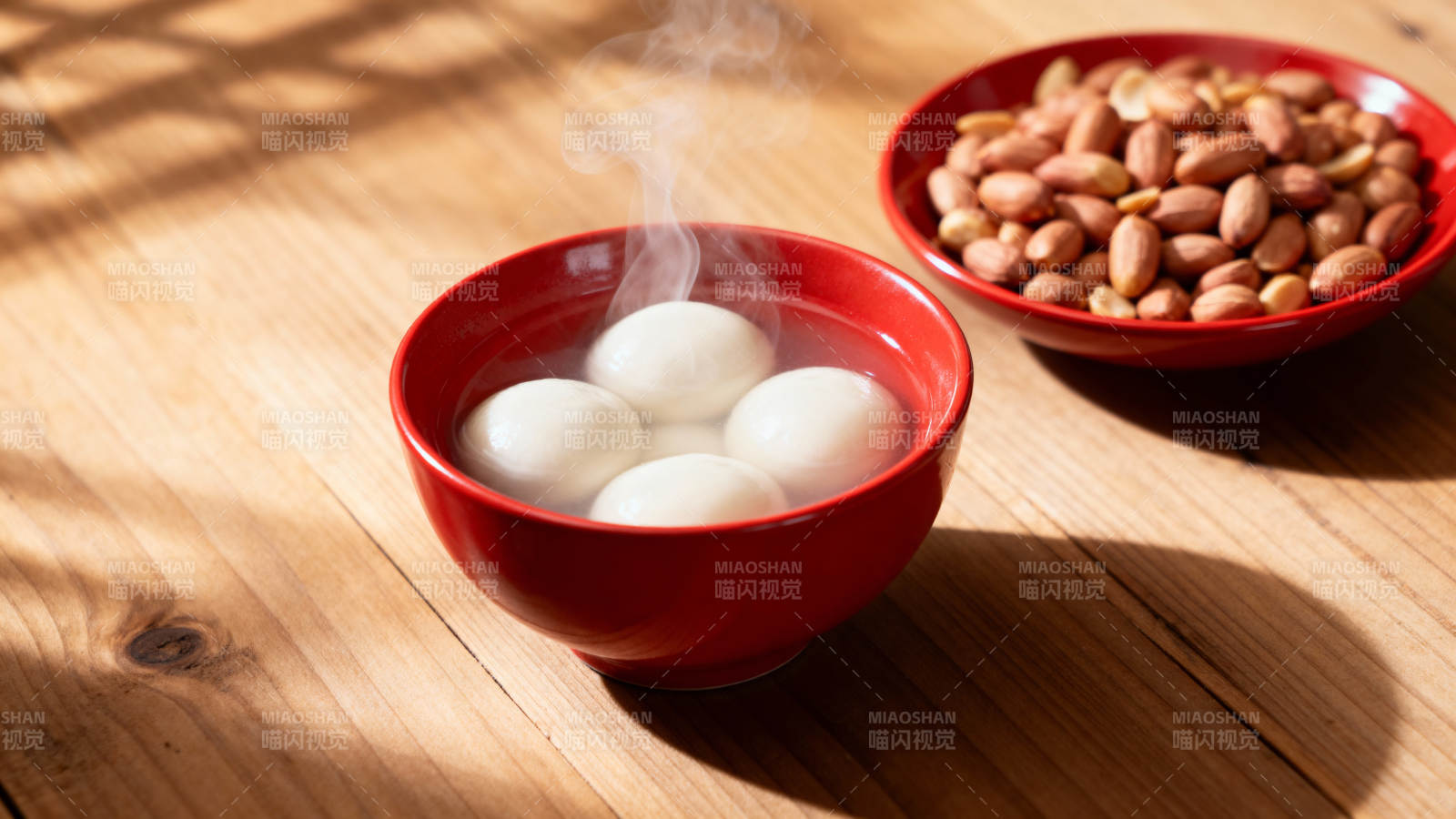 汤圆配花生 暖意融融图片