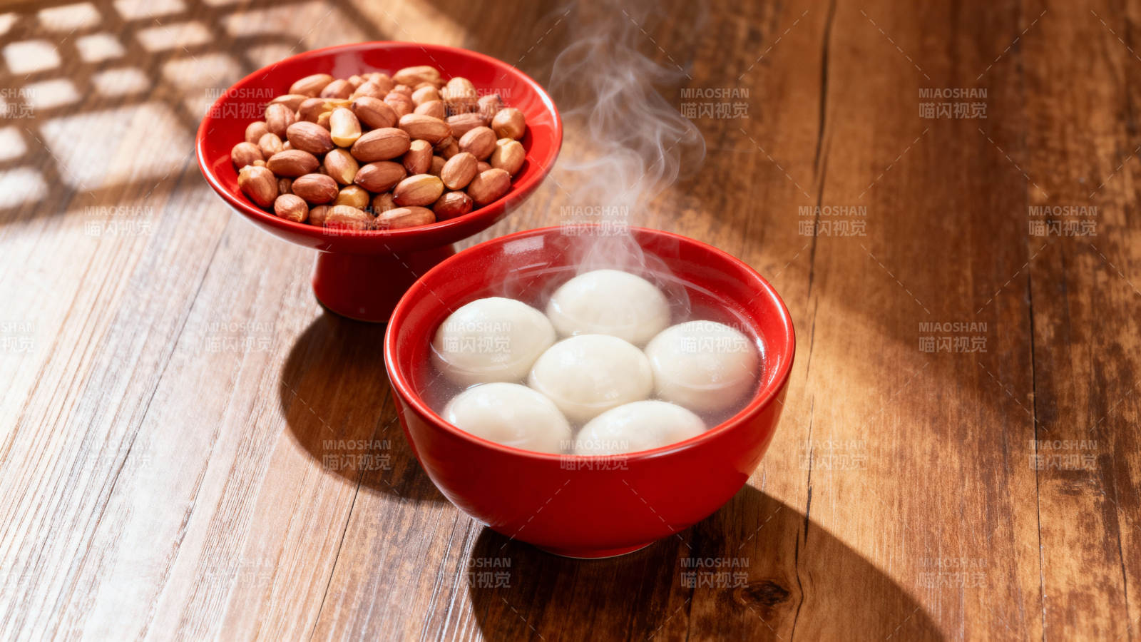 热汤圆配花生 暖意融融图片