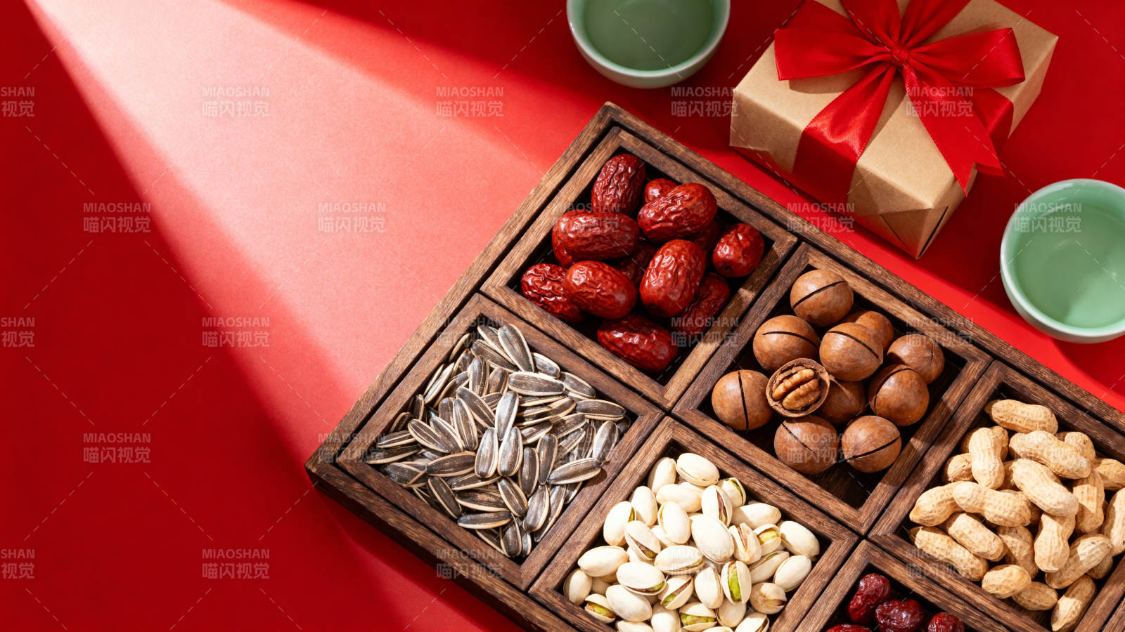 红底坚果礼盒 年味满满图片