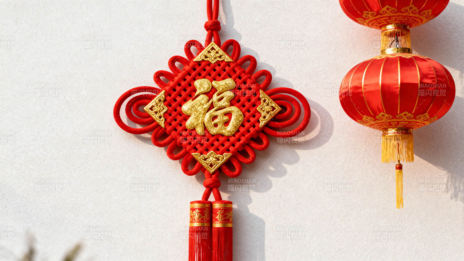 红福结灯笼迎新春图片