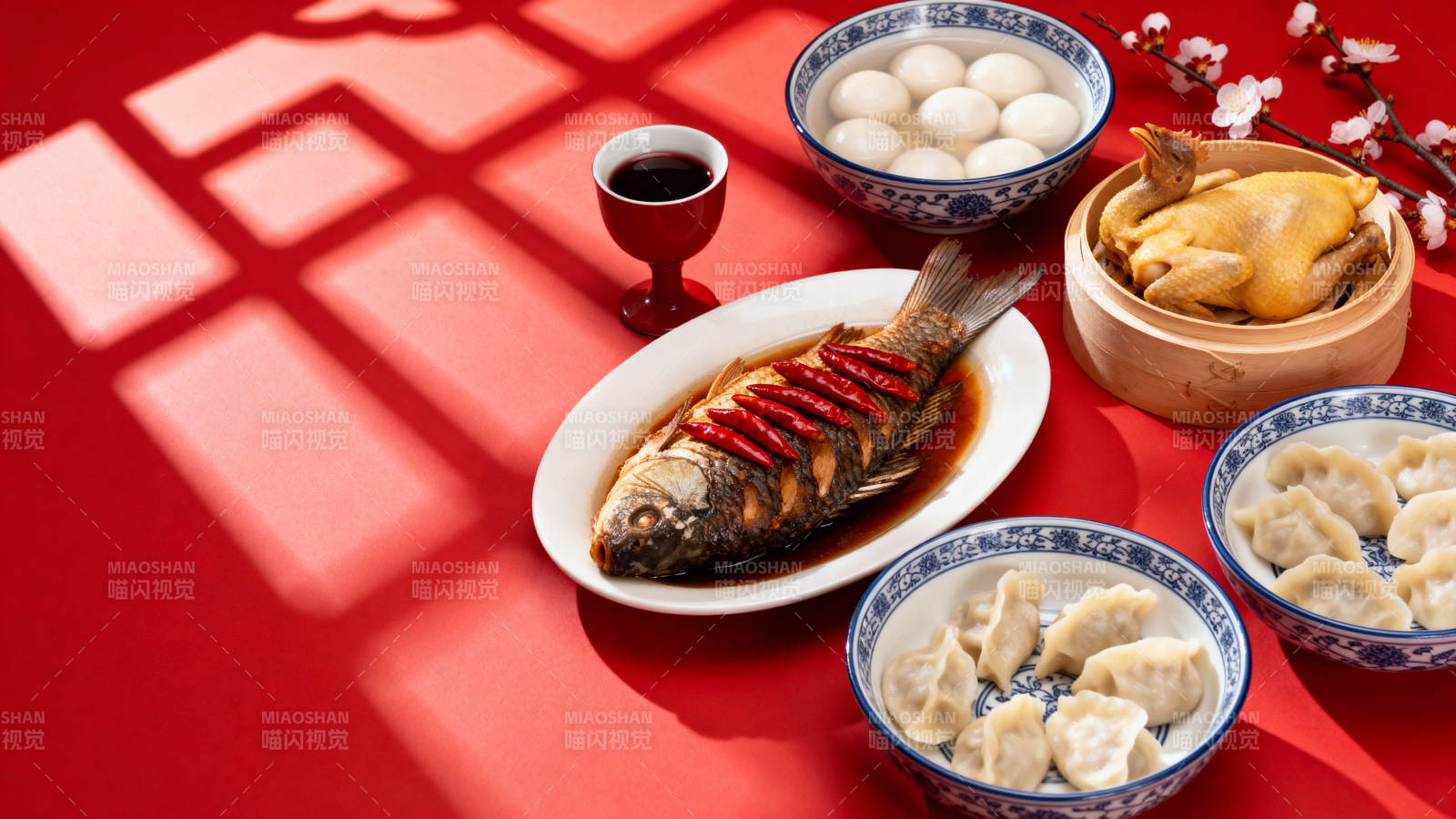 年夜饭 鱼饺汤圆迎新春图片