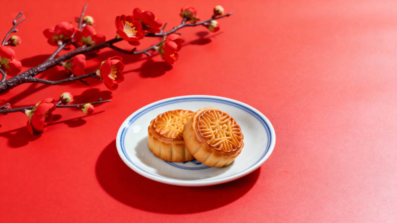 红梅映月 双节同庆图片