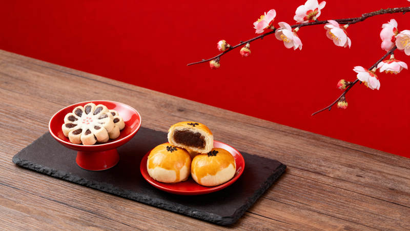 红梅映糕点 年味浓情甜图片