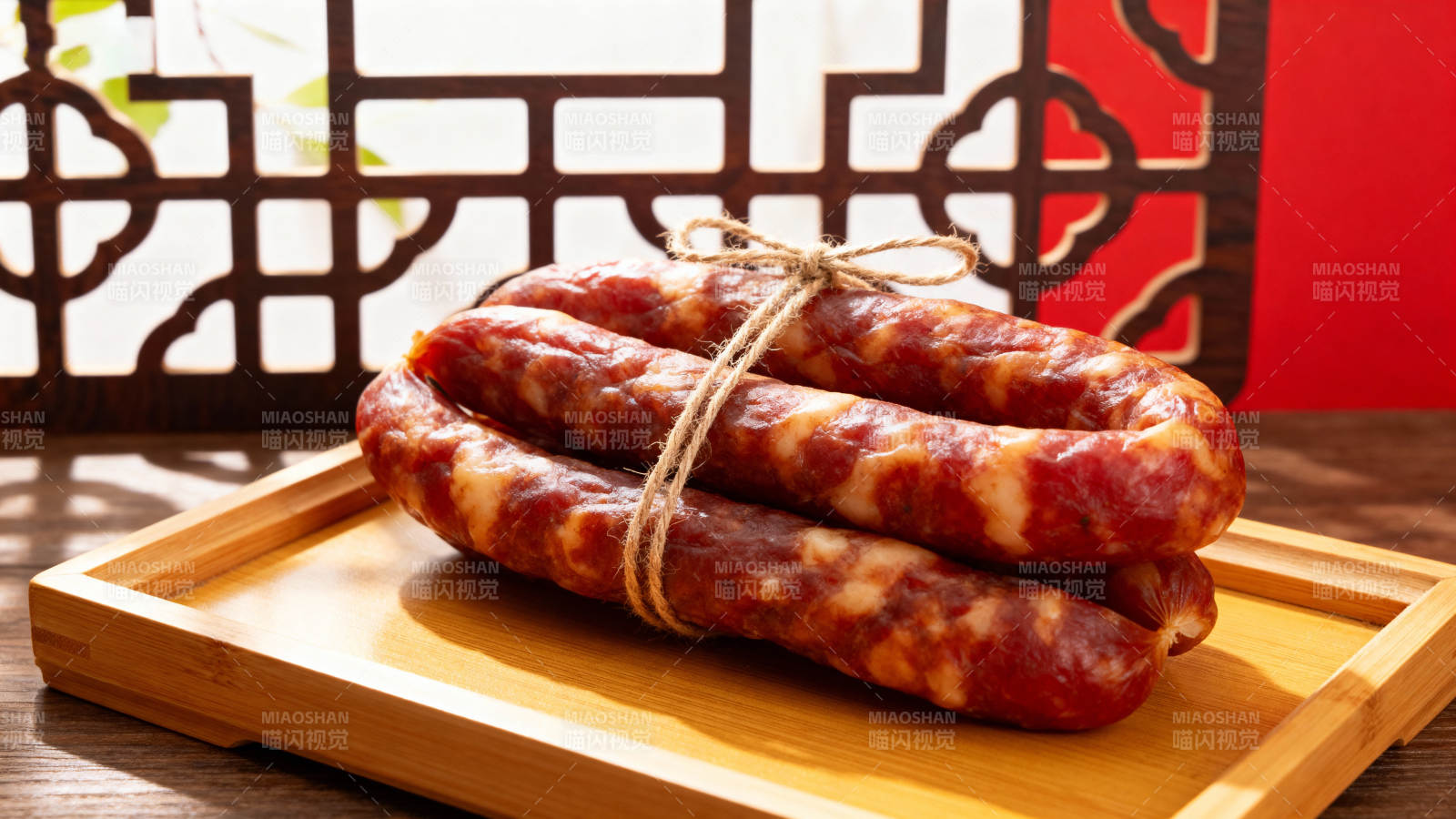 中式腊肠 绳捆木盘香浓诱人图片