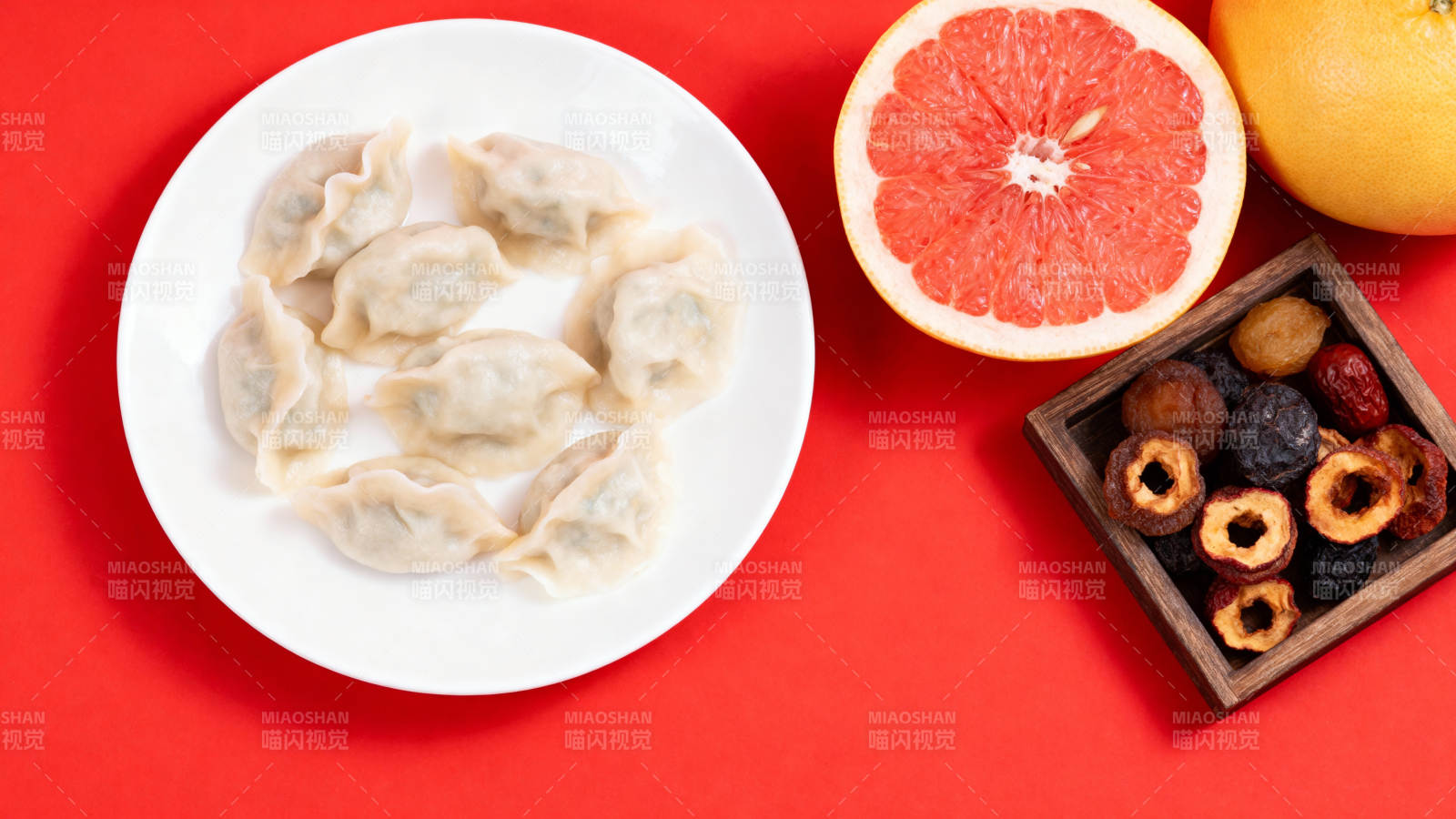 饺子配果干 年味十足图片