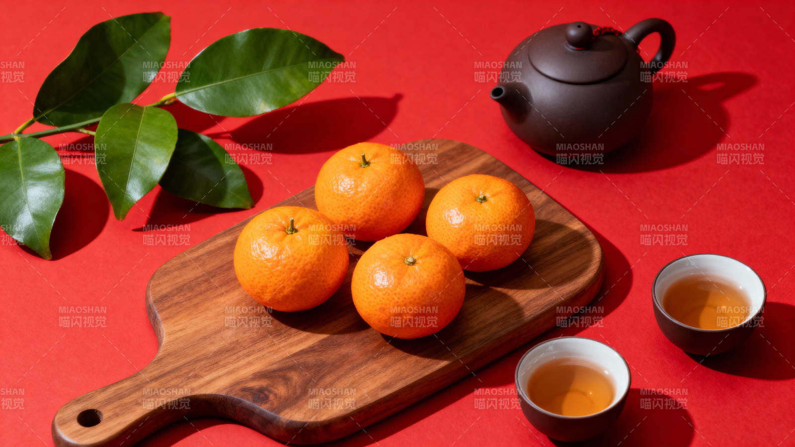 红底橘茶 年味静好图片