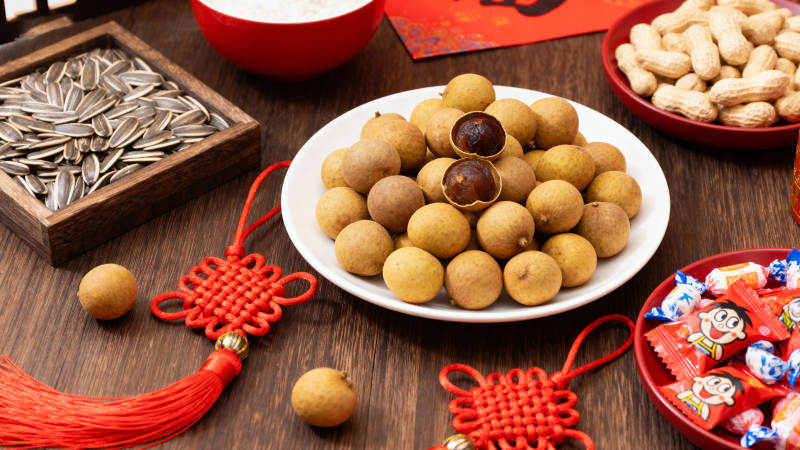 春节坚果糖果喜庆摆盘图片