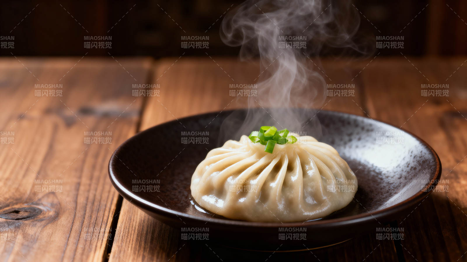 热气腾腾小笼包 香嫩诱人图片