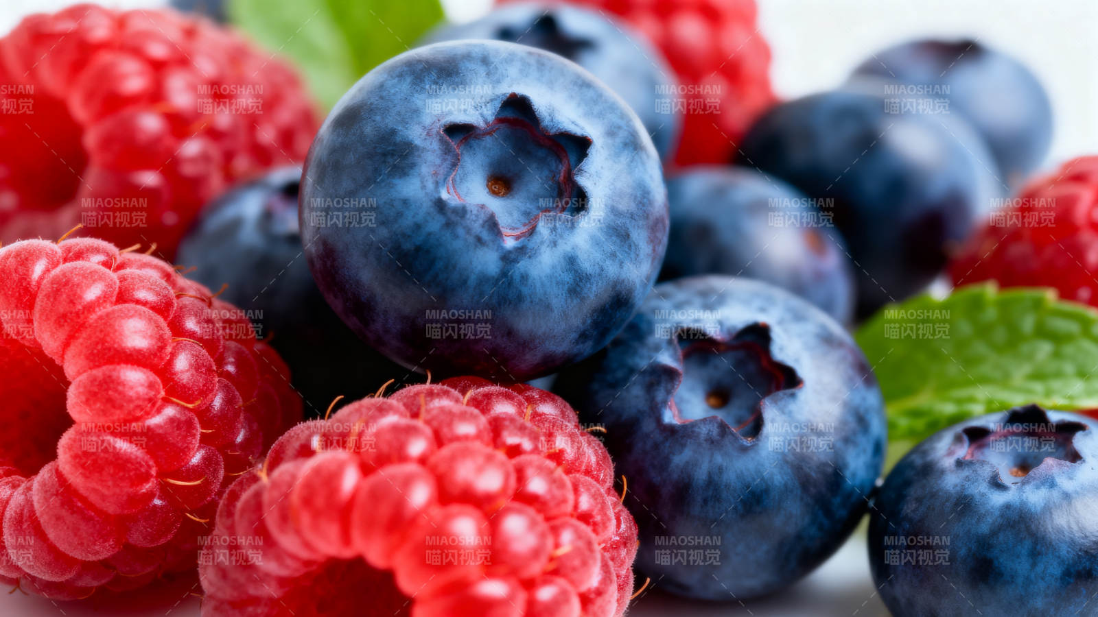 蓝莓覆盆子鲜果特写图片
