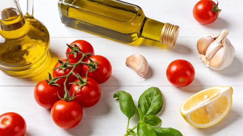 橄榄油配番茄蒜香柠檬图片