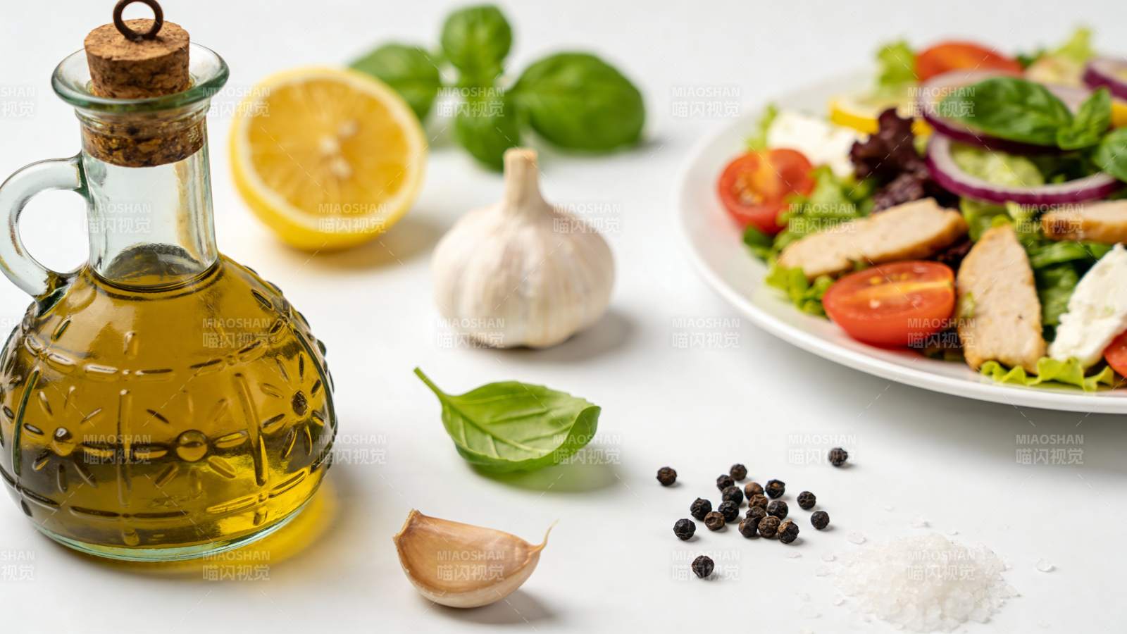 橄榄油沙拉配蒜香柠檬图片