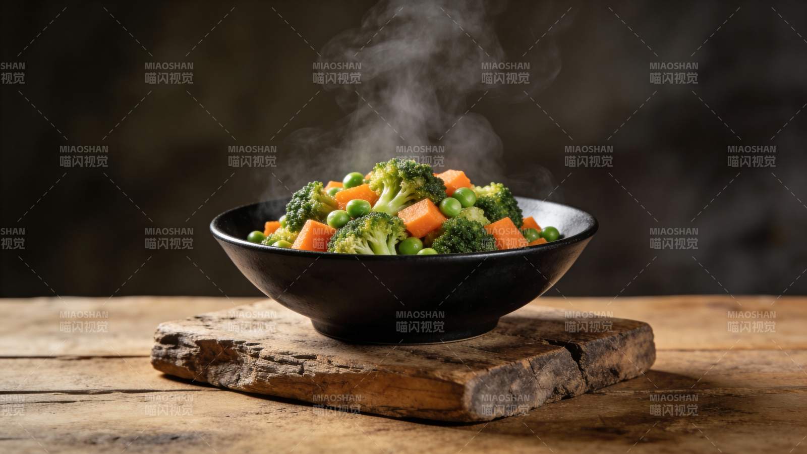 热腾腾的蔬菜碗 香气四溢图片