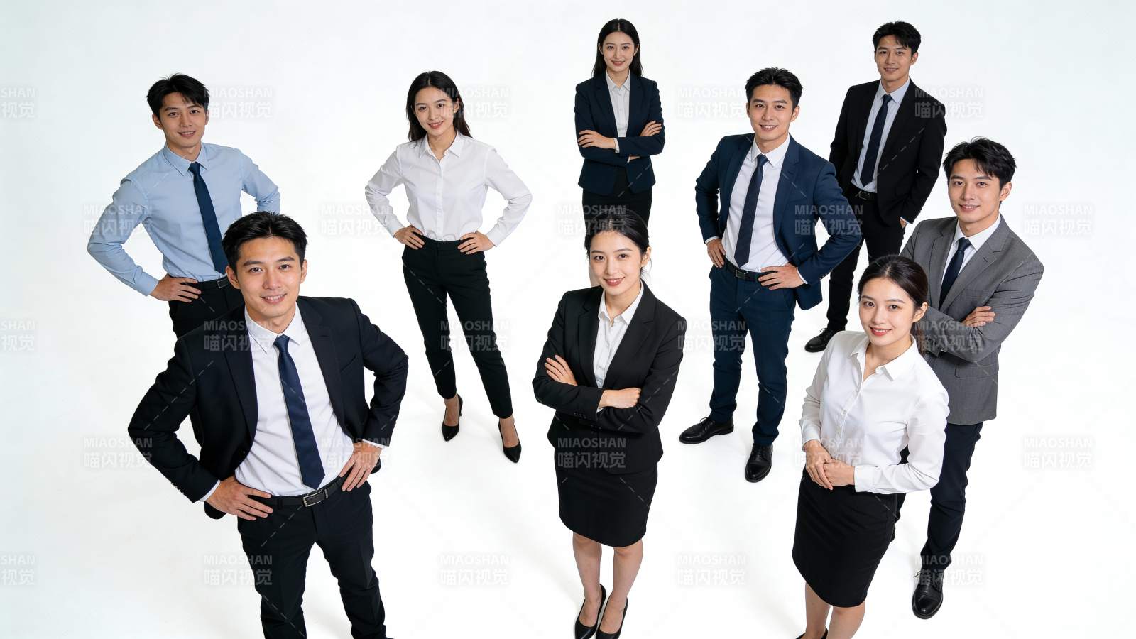 商务团队合影 自信专业风采图片