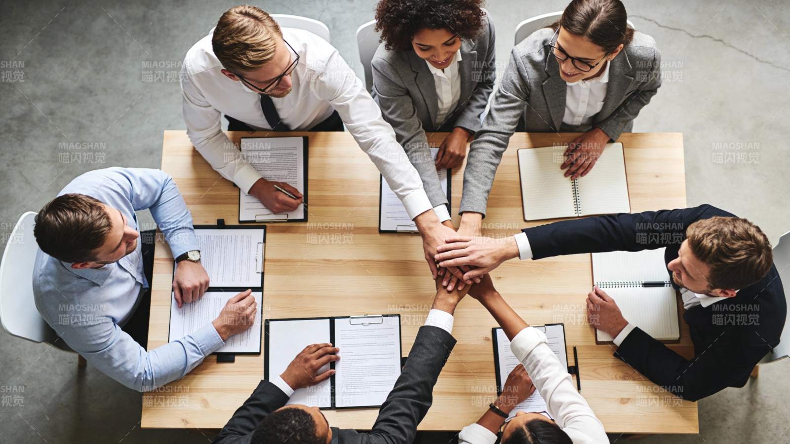 团队同心 携手共进图片