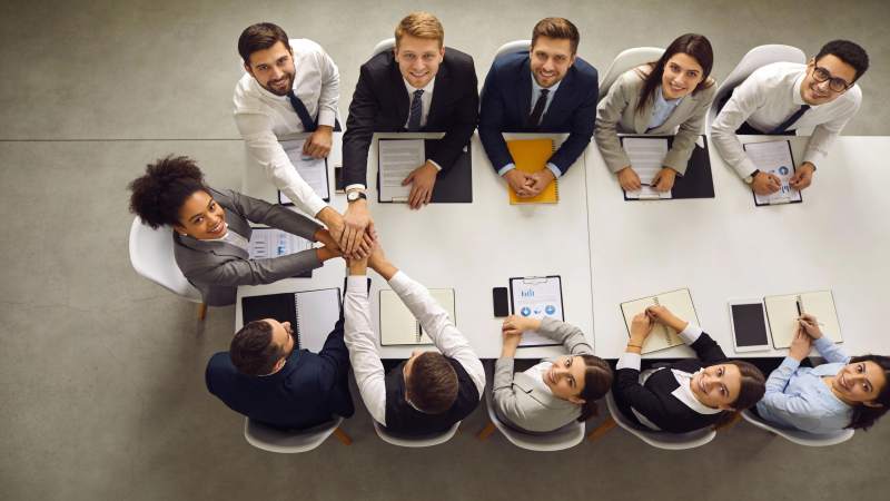 团队同心 聚力前行图片