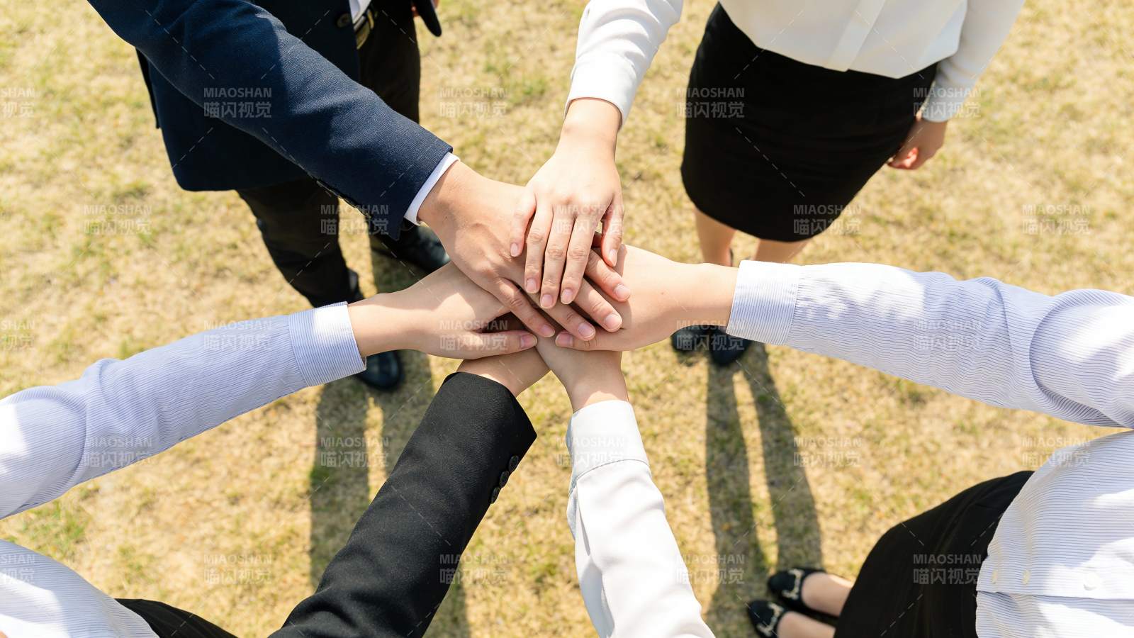 团队同心 携手共进图片