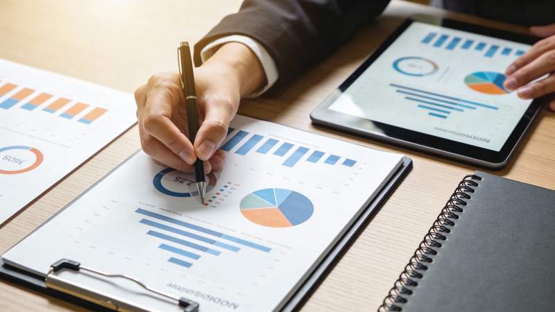 数据分析与决策会议图片